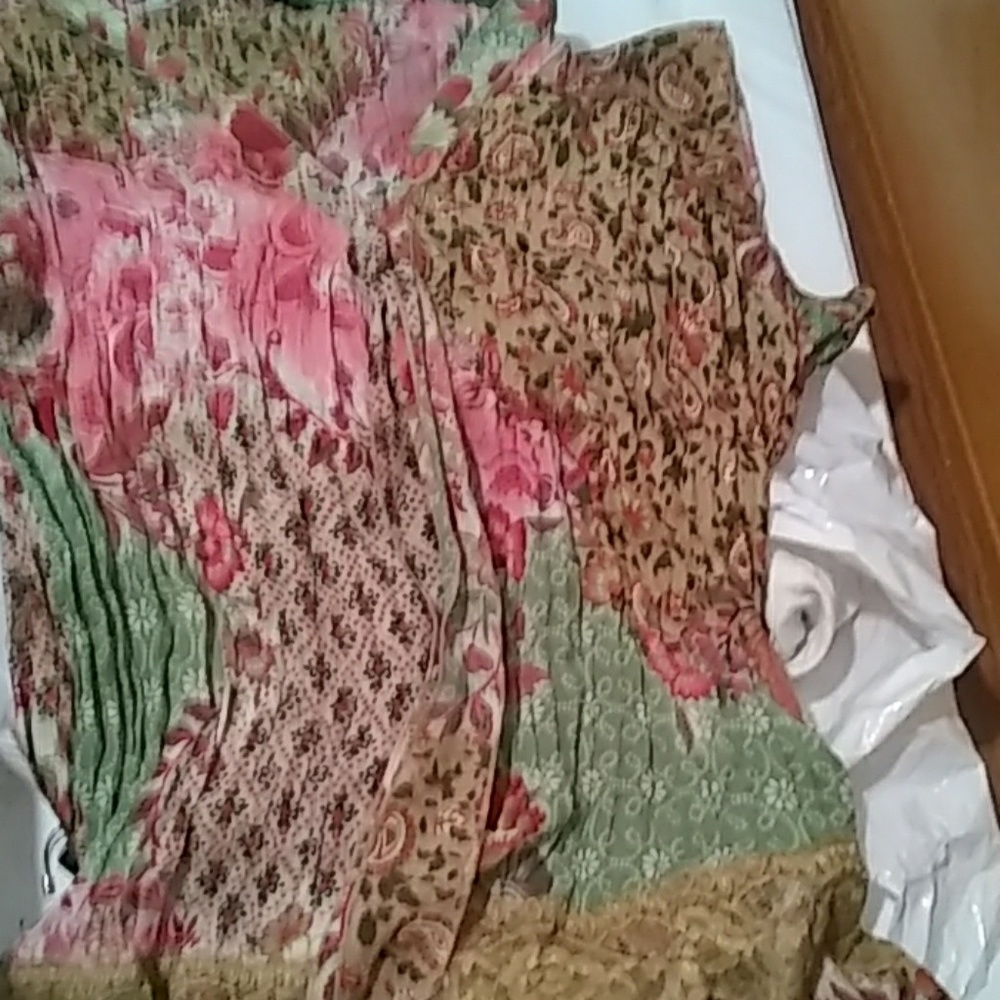 Tagless used flowy shirt